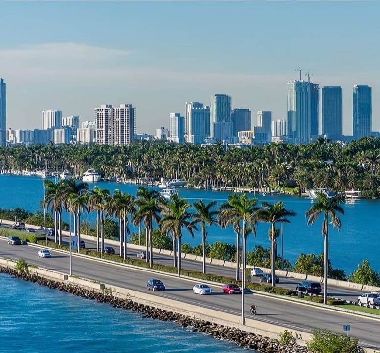 featured image for story, Los Mejores Destinos de Lujo para Invertir en Bienes Raíces: ¿Miami o Orlando?